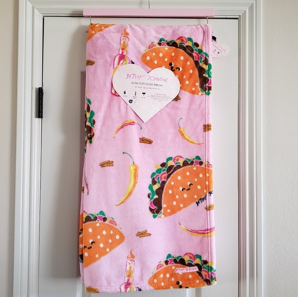 Betsey Johnson Other - Betsey Johnson Taco, Chili & Hot Sauce Pink Throw Blanket 50x60 NWT